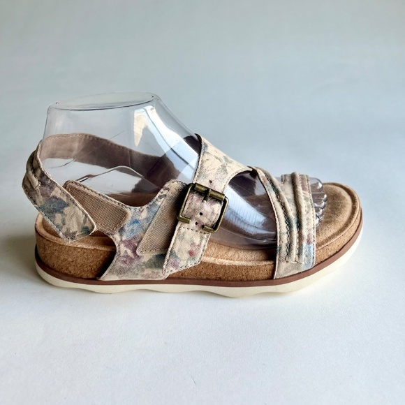 New Clarks Crean Green Pink Textile Rubber Outsole Sandals size 7.5 - Picture 10 of 13